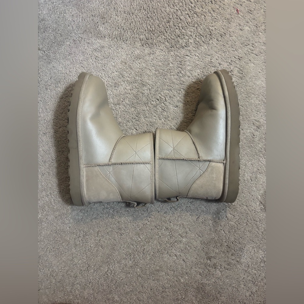 UGG Classic Mini Pearlized Boot
Size 10 - Picture 9 of 12